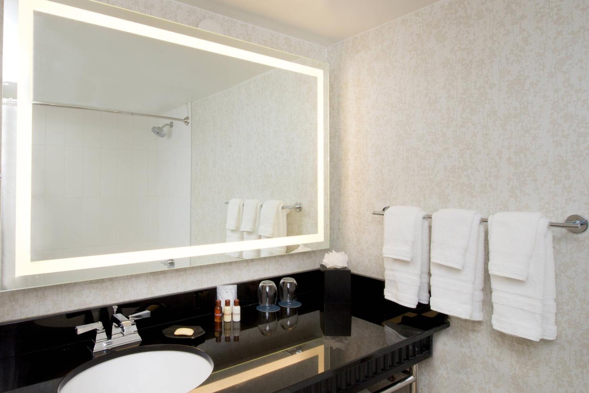 Traditional Queen Room Two Queen Beds City View Roll Shower Mobility Accessible,1276209751:JPEG